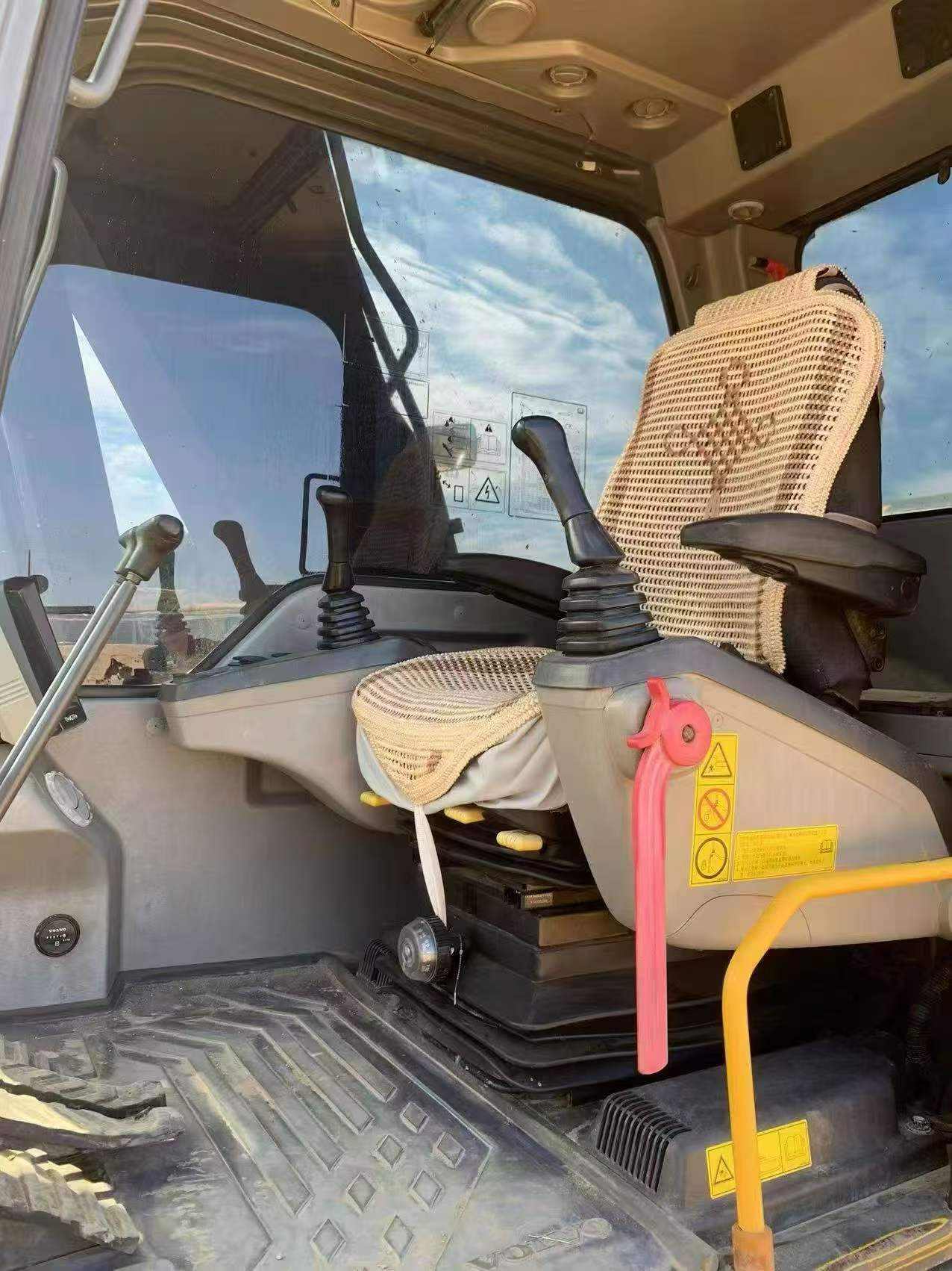 شراء حفارة Volvo EC170D مستعملة / 4