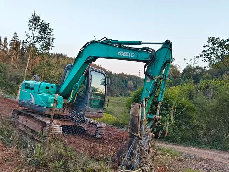 Buy Kobelco SK75 Used Excavator / 1