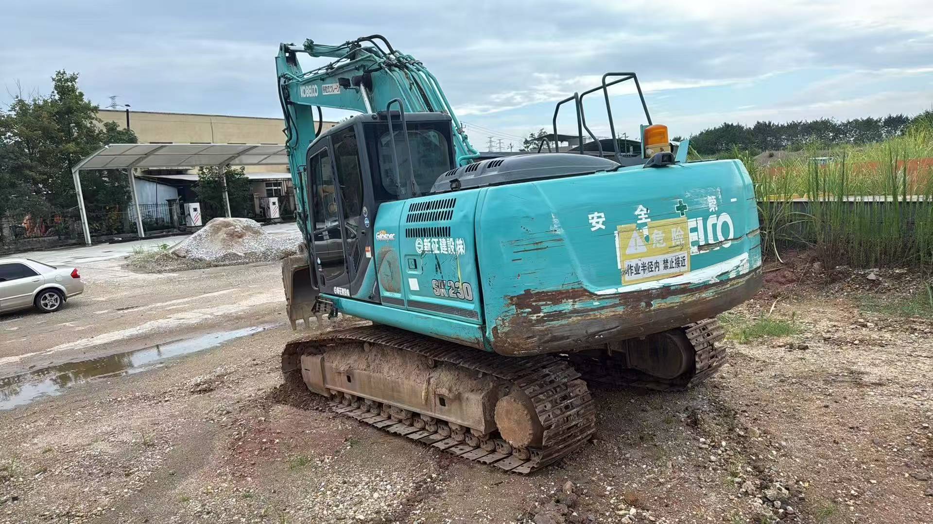 Buy Kobelco SK200-2 Used Excavator / 2