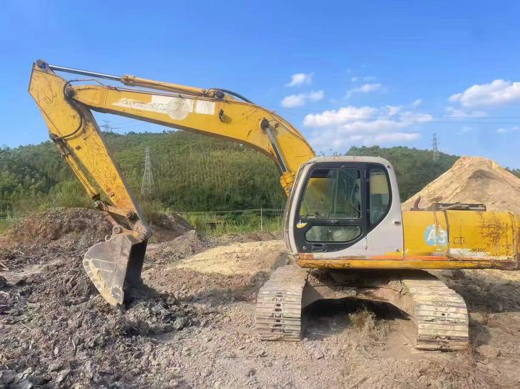 شراء حفارة Sumitomo SH200Z3 مستعملة / 1