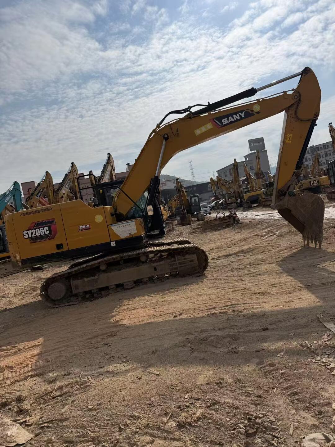 شراء حفارة Sany SY205C مستعملة / 2