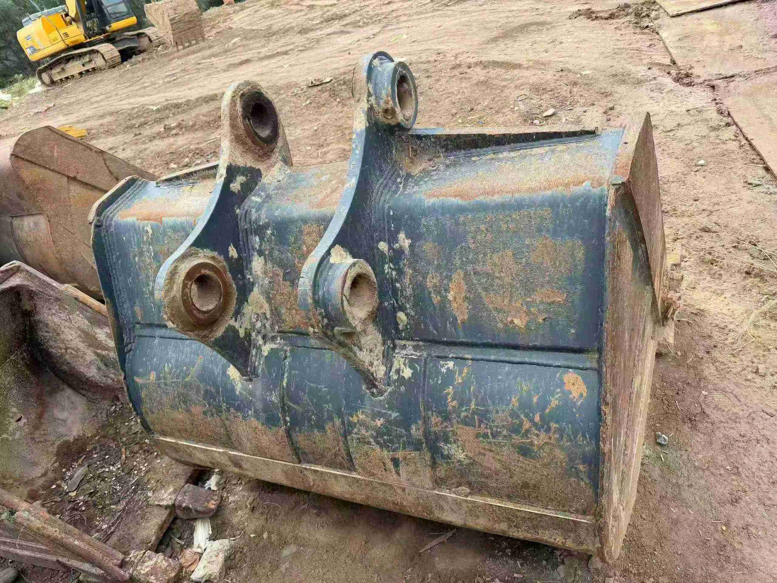 شراء حفارة Caterpillar 323 مستعملة / 2
