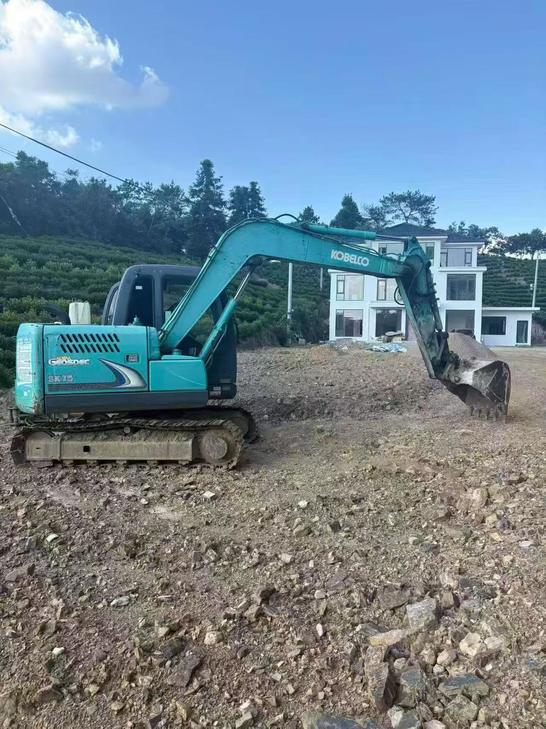 Buy Kobelco SK75 Used Excavator / 1