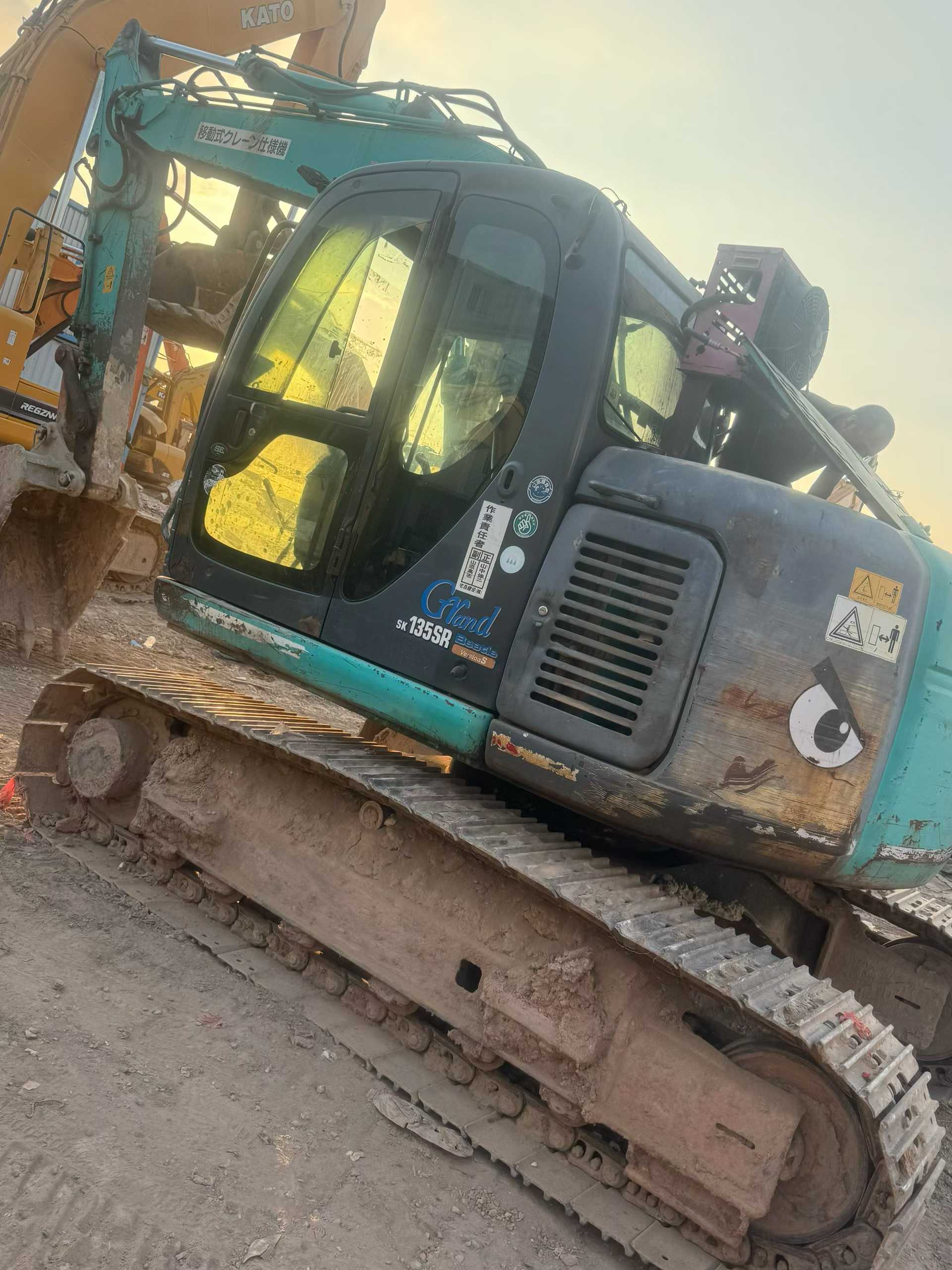 Buy Kobelco SK115SR Used Excavator / 6