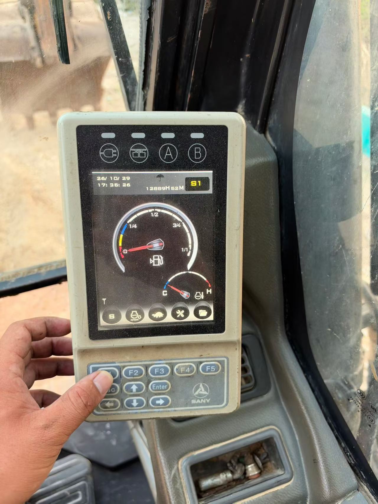 Buy Sany SY245H Used Excavator / 4