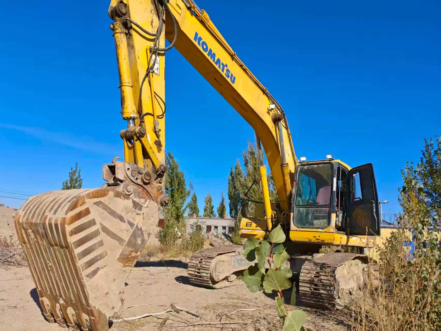 Buy Komatsu PC240-6 Used Excavator / 8