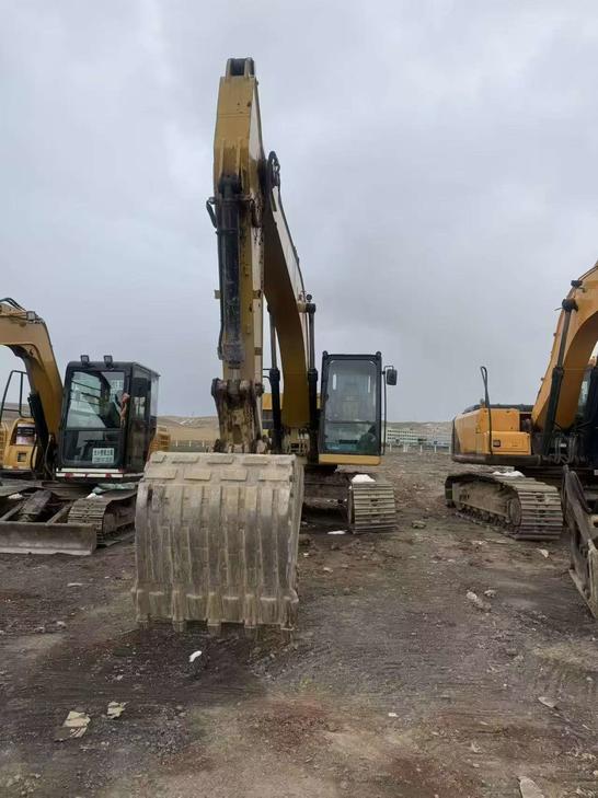 Buy Caterpillar 323DL Used Excavator / 1