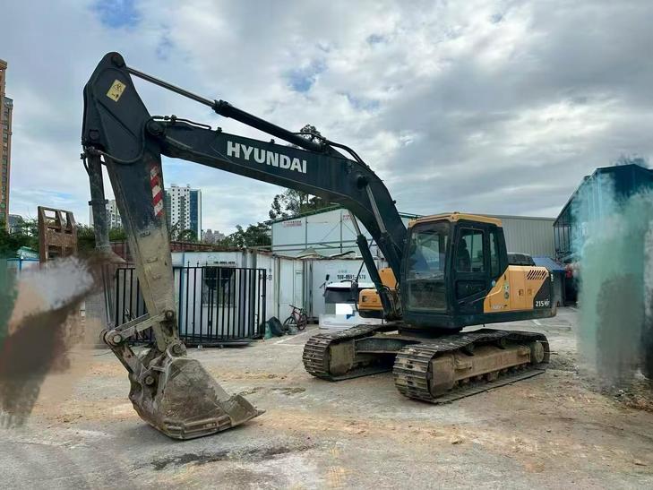 Buy Hyundai R205VS Used Excavator / 1