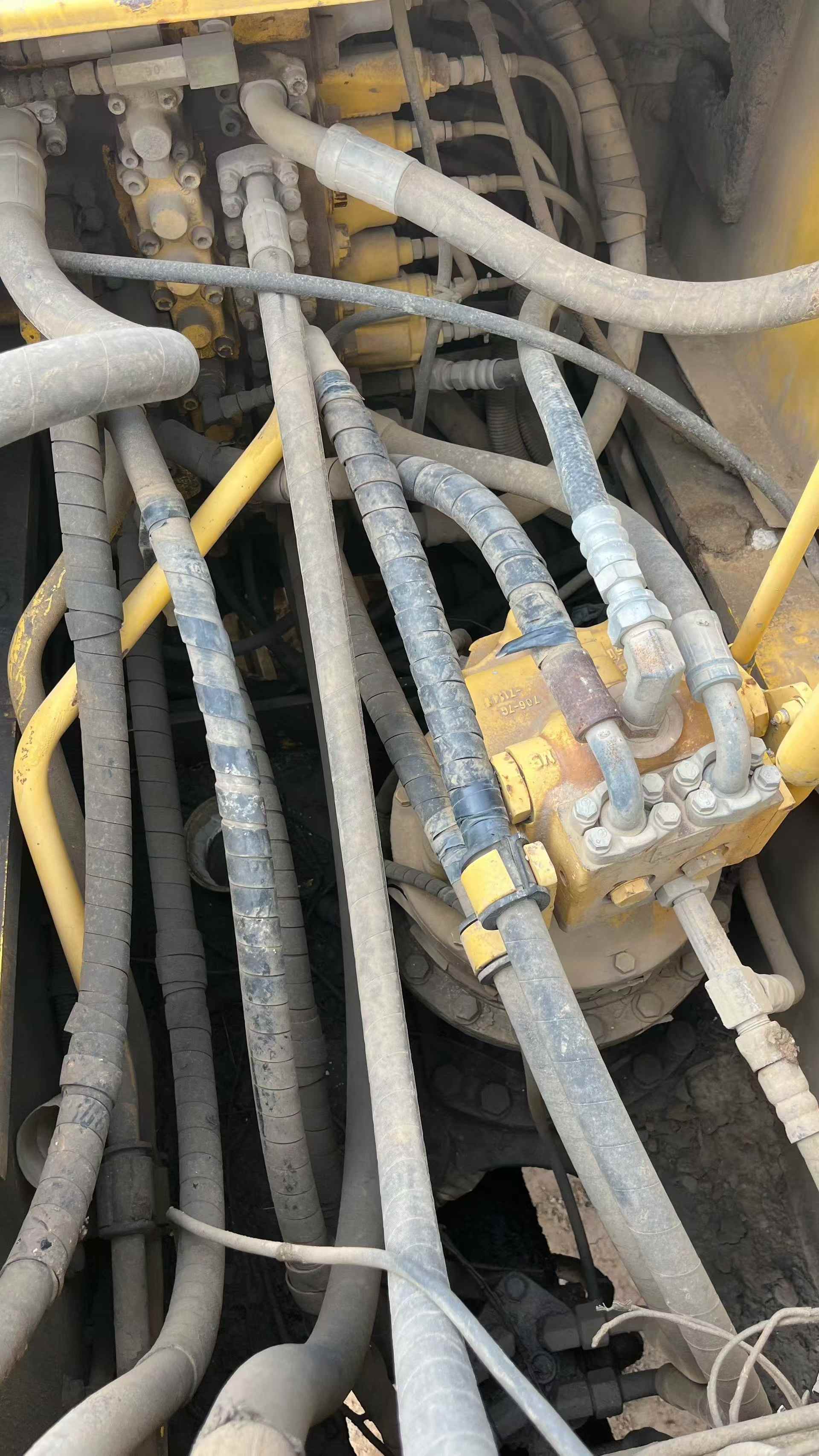 Buy Komatsu PC200-8 Used Excavator / 7