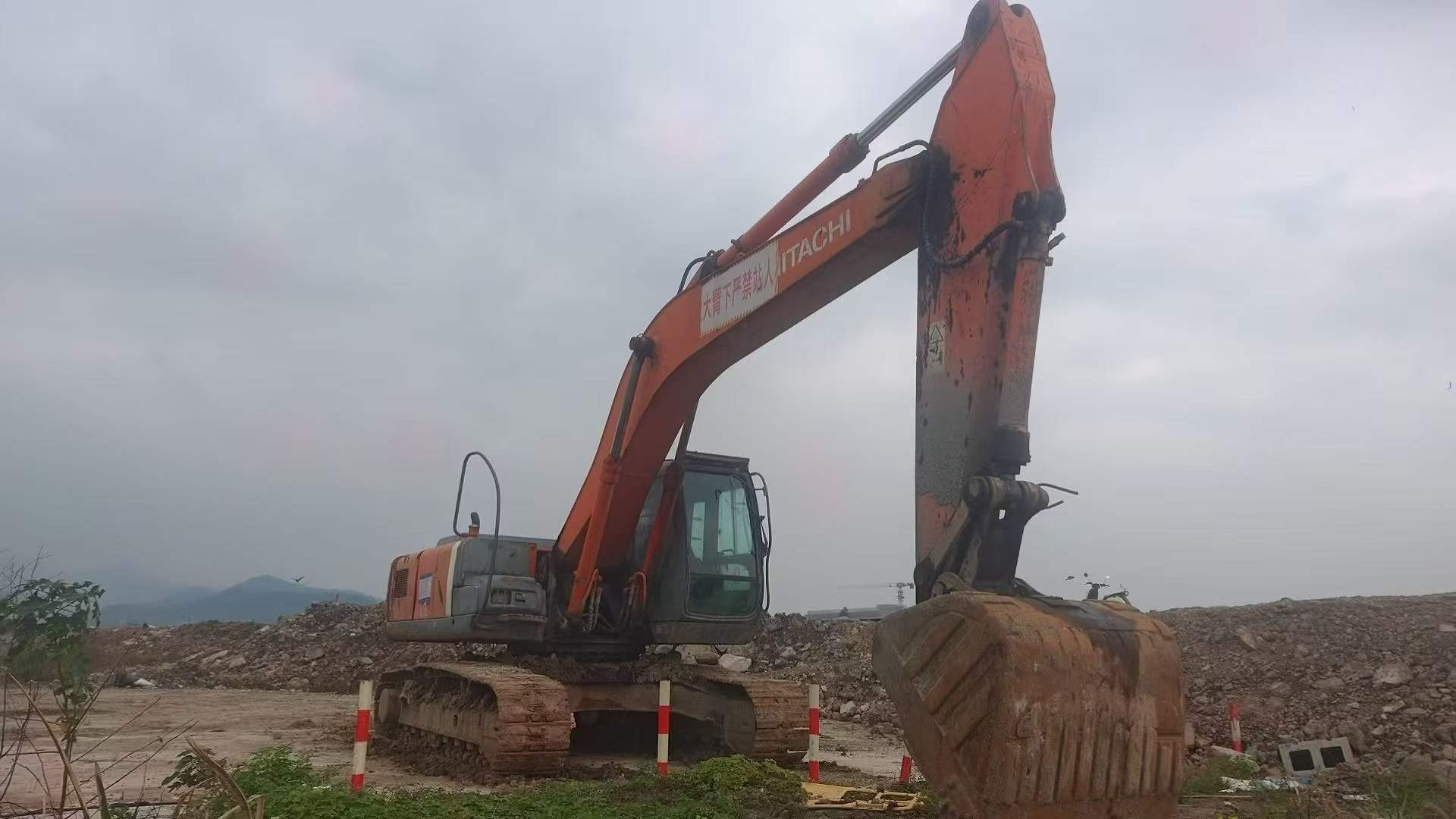 Buy Hitachi EX240-3 Used Excavator / 9