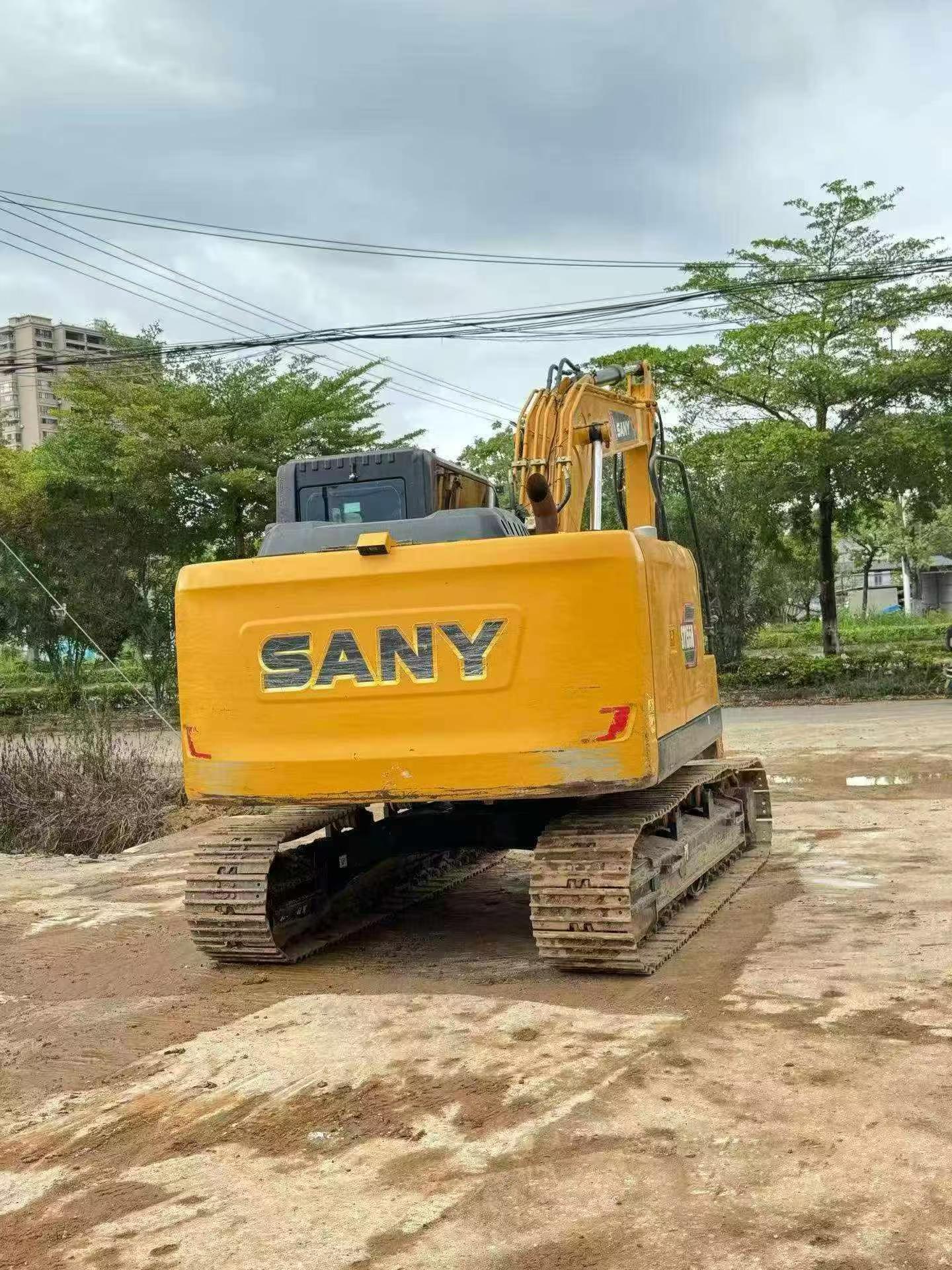 Compre Escavadeira Sany SY155C Usada / 3