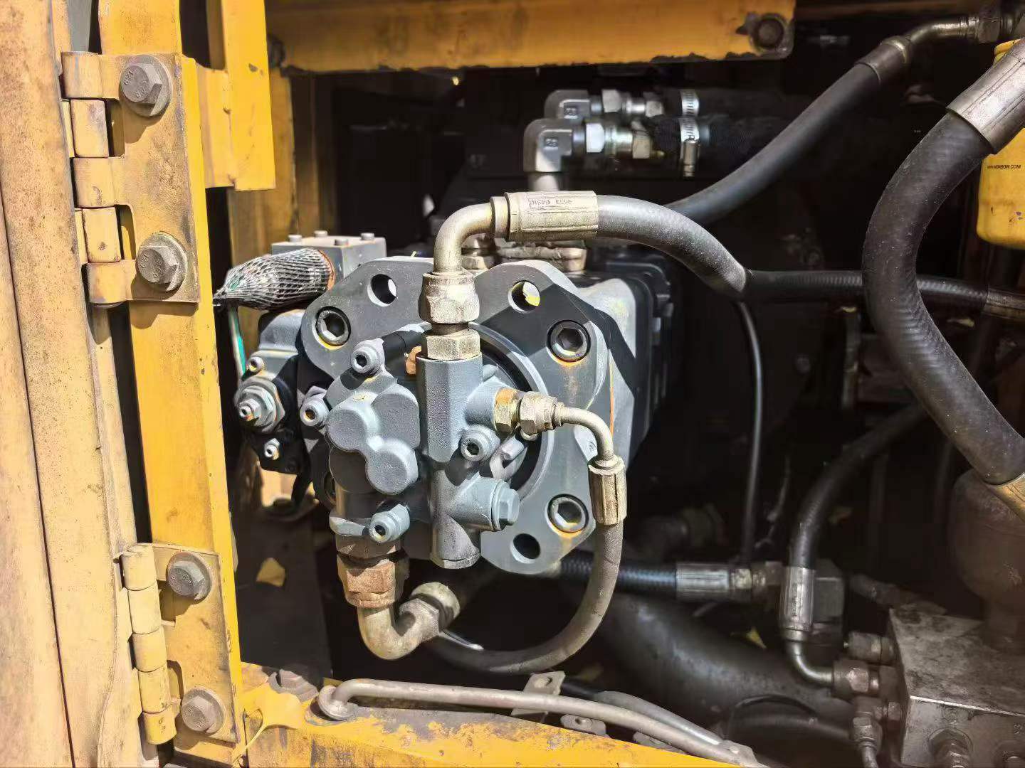 شراء حفارة Volvo EC140 مستعملة / 6