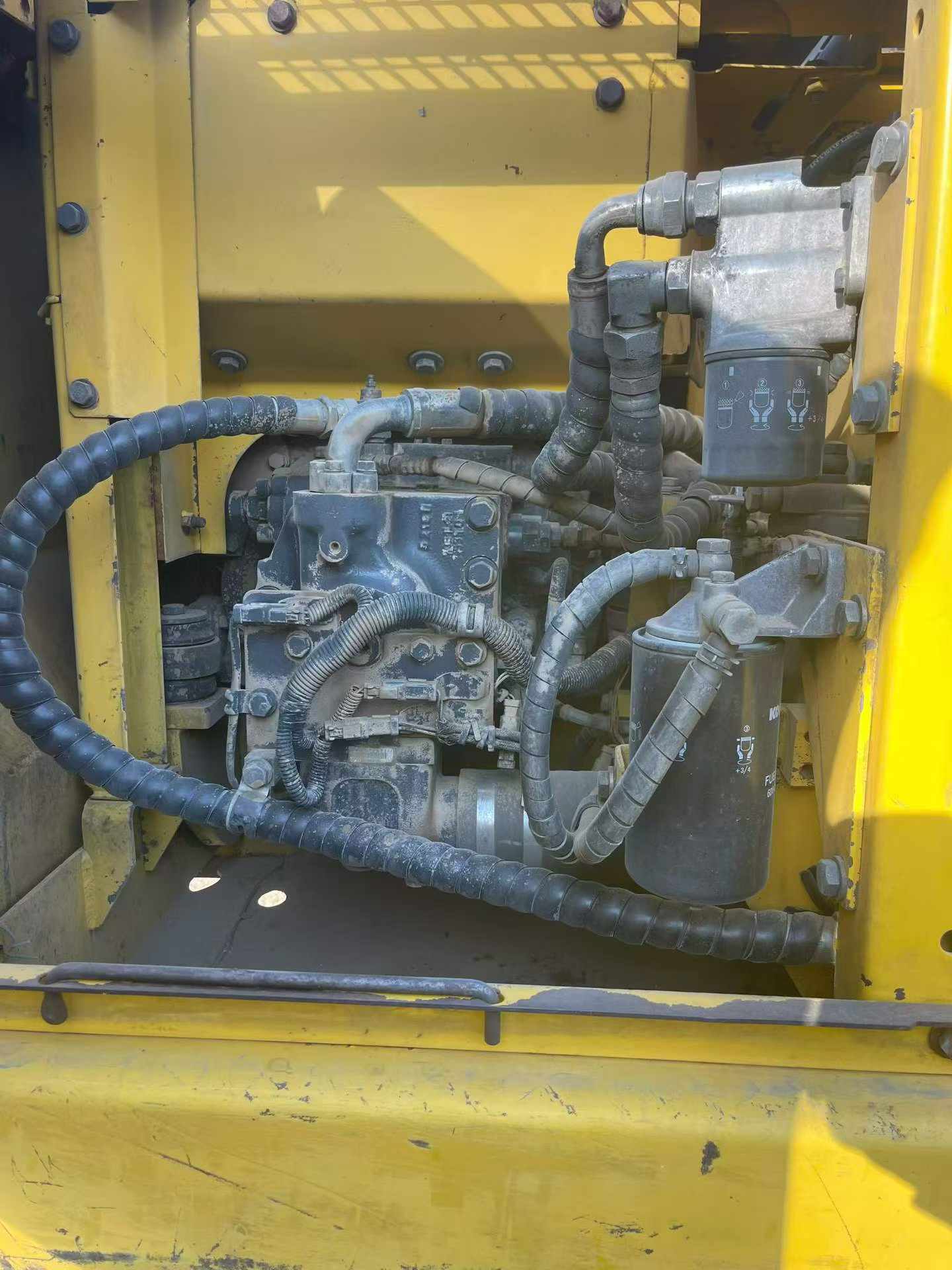 Buy Komatsu PC130 Used Excavator / 9