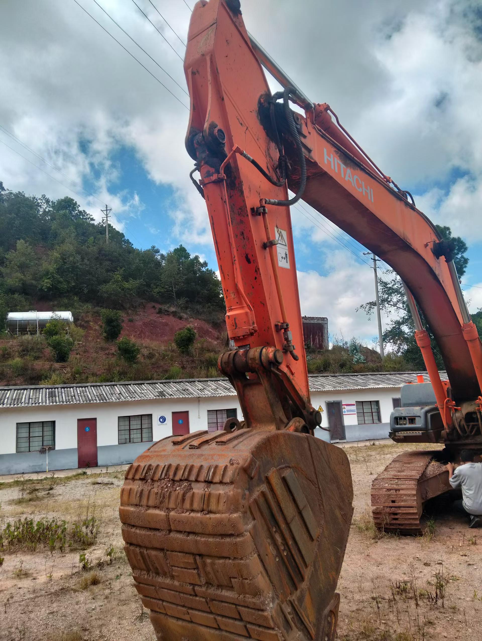 Buy Hitachi EX250-5 Used Excavator / 2