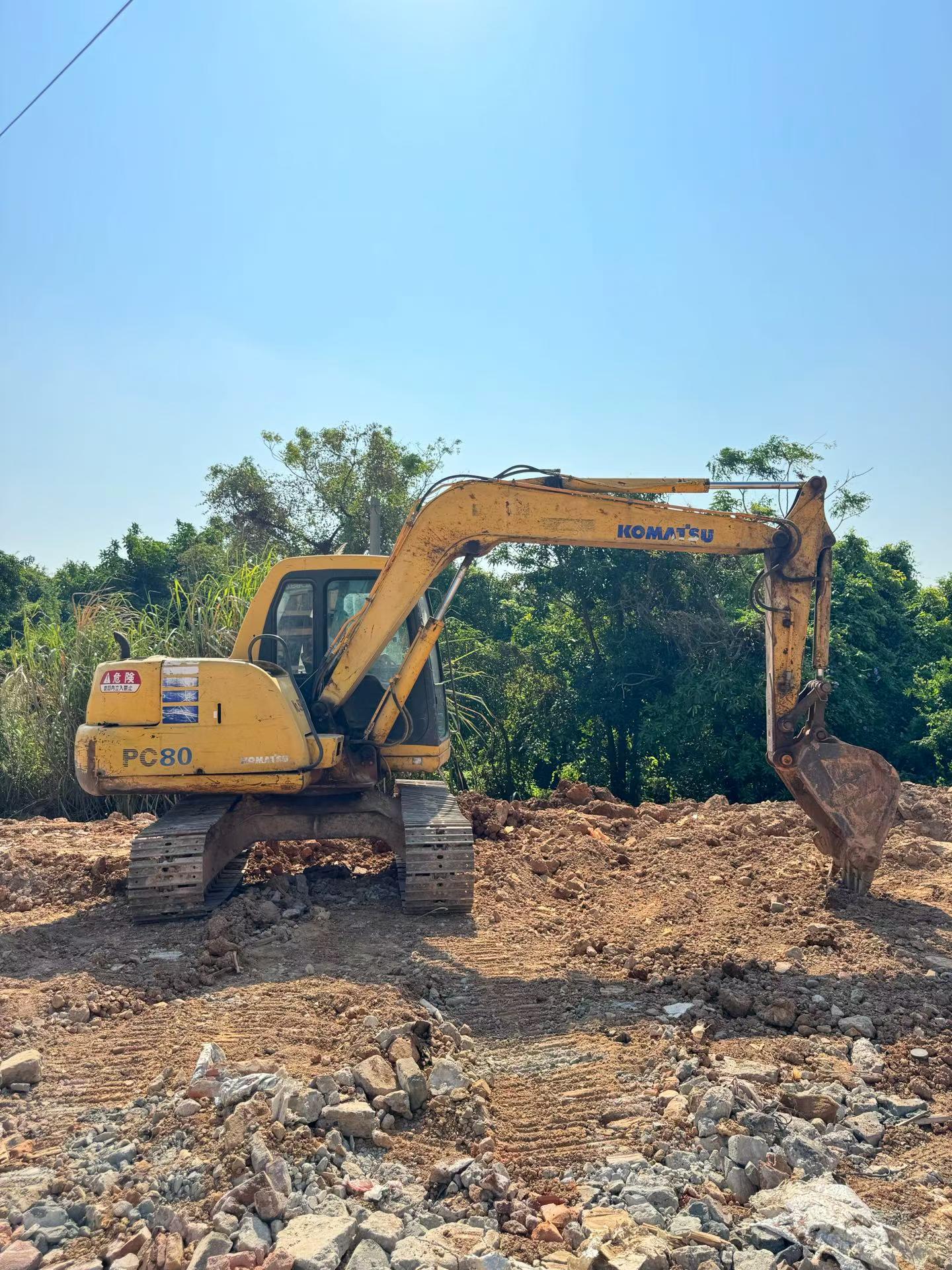 Buy Komatsu PC60-7 Used Excavator / 4