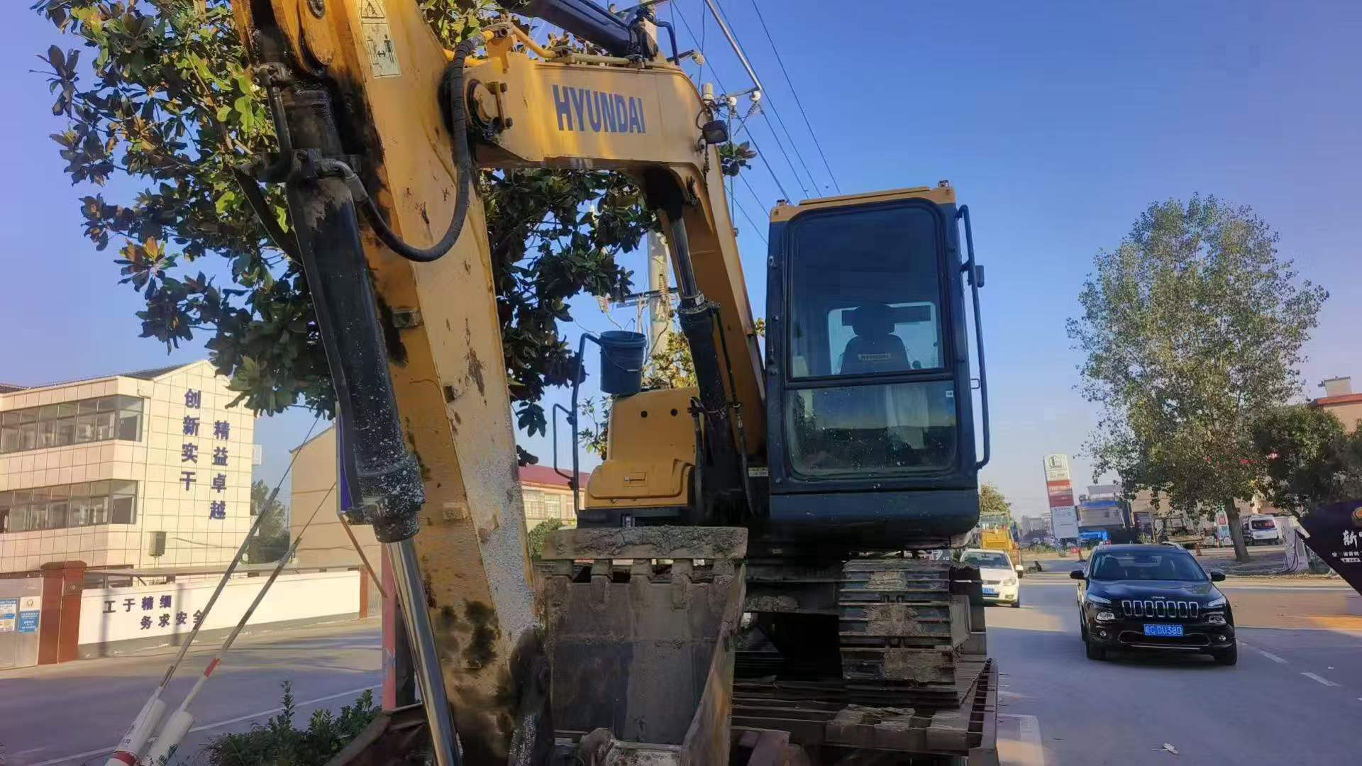 Buy Hyundai HX75 Used Excavator / 3