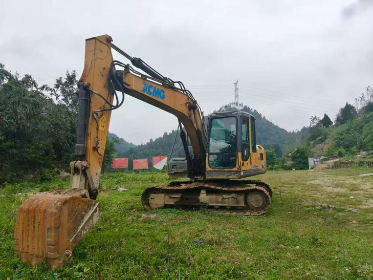 Buy XCMG XE135B Used Excavator / 1