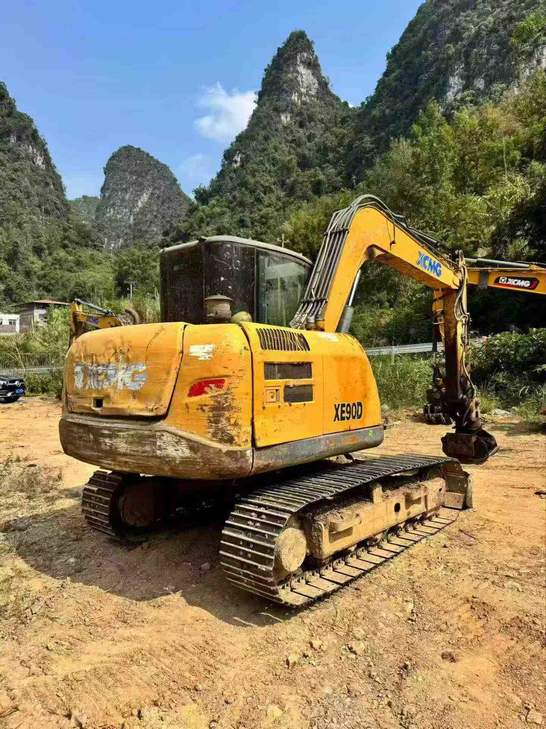 Buy XCMG XE75C Used Excavator / 1