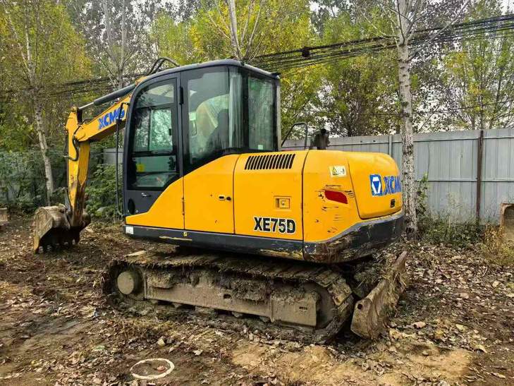 Buy XCMG XE75C Used Excavator / 1