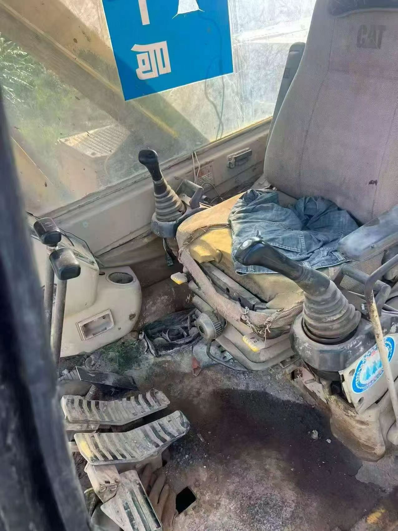 Buy Caterpillar 320V2 Used Excavator / 4