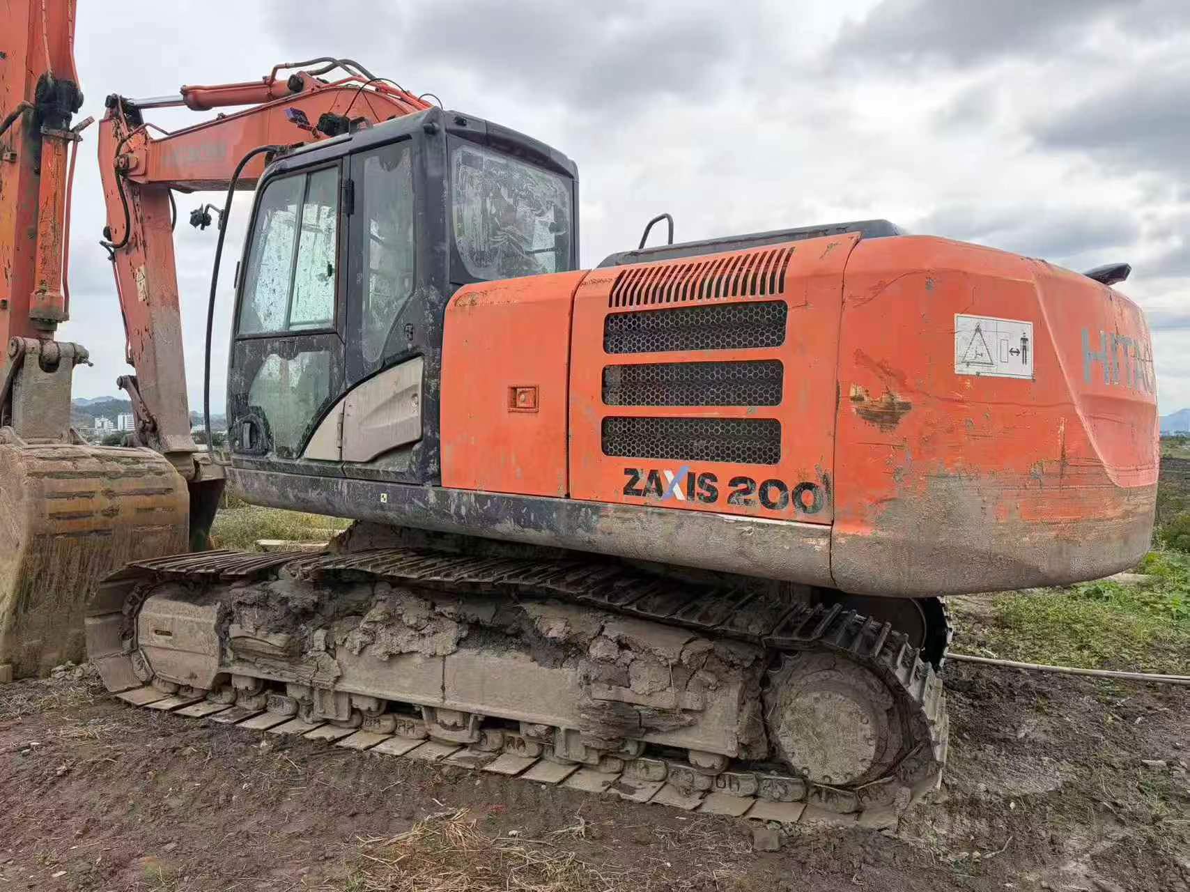 Buy Hitachi ZX200-5G Used Excavator / 2