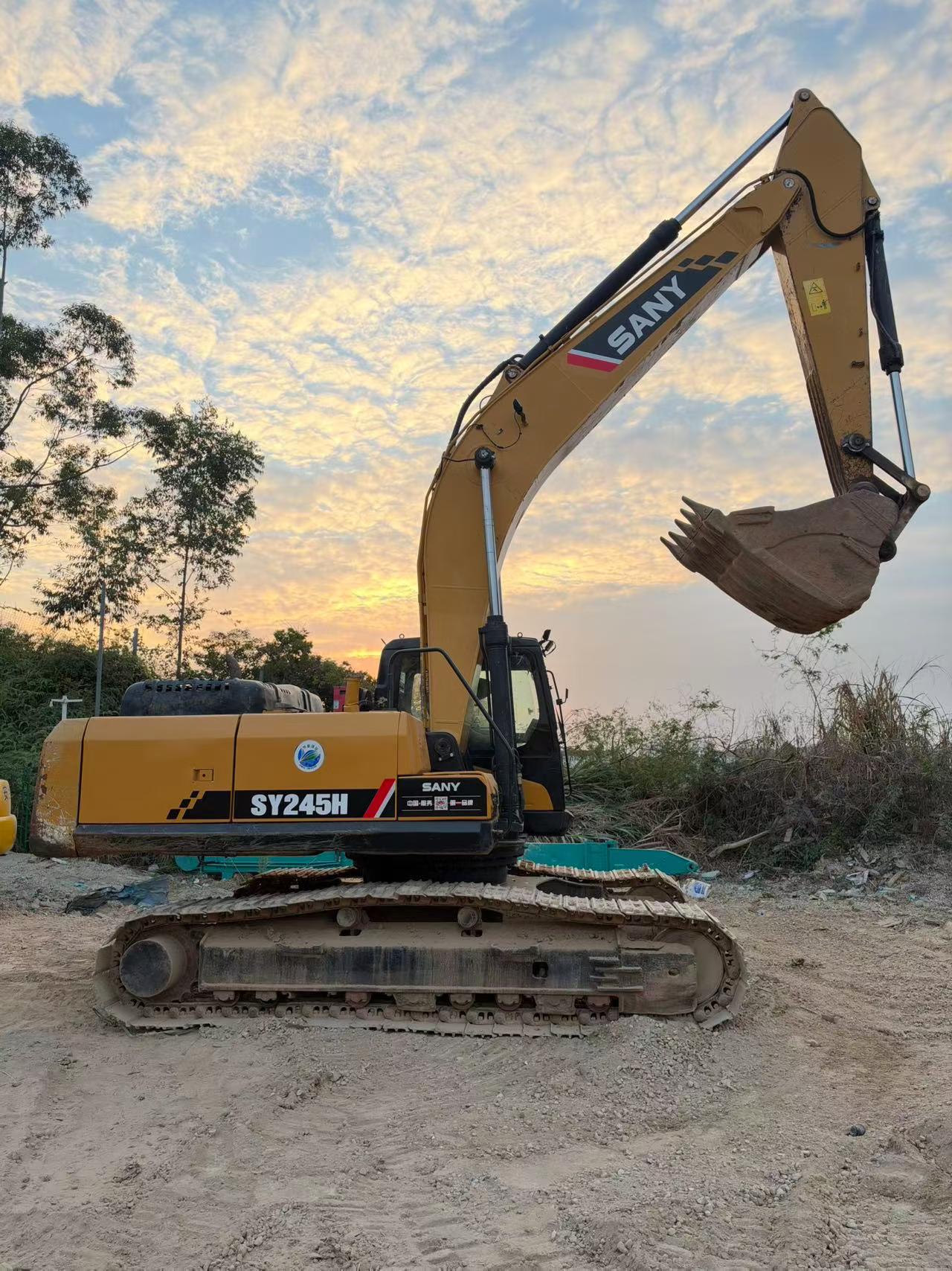 Buy Sany SY245H Used Excavator / 2