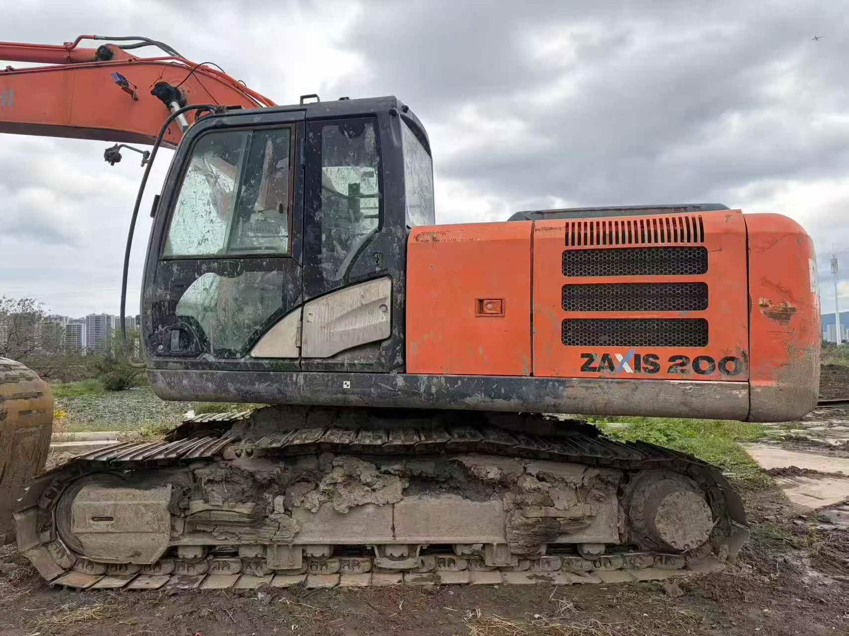Buy Hitachi ZX200-5G Used Excavator / 3
