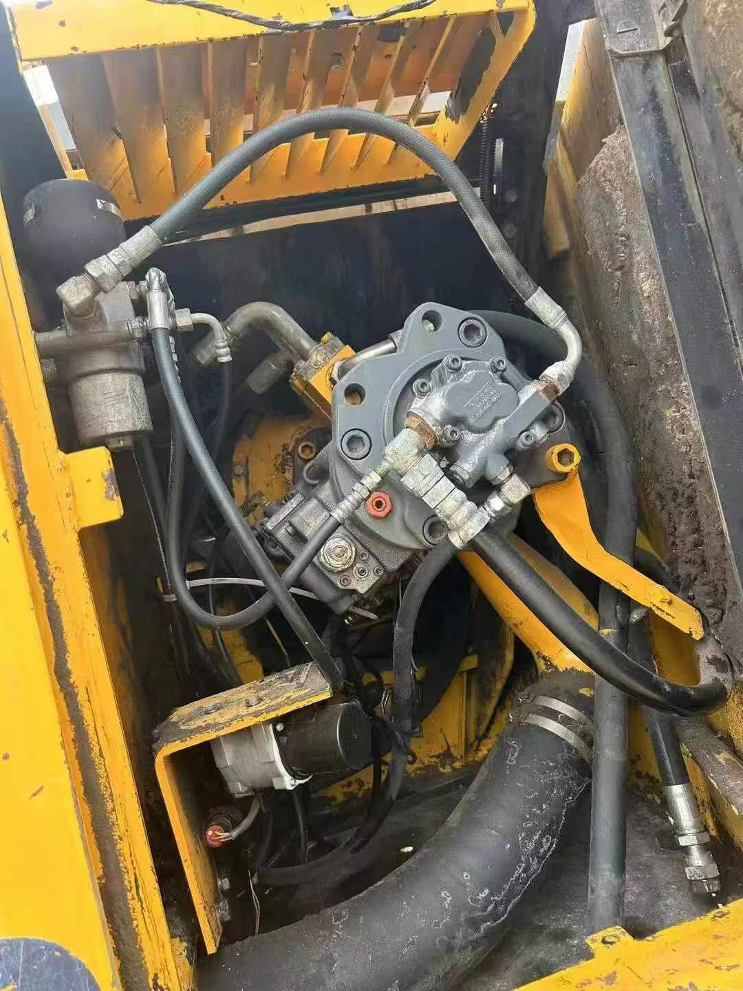 Buy Kato HD823MR-6 Used Excavator / 8