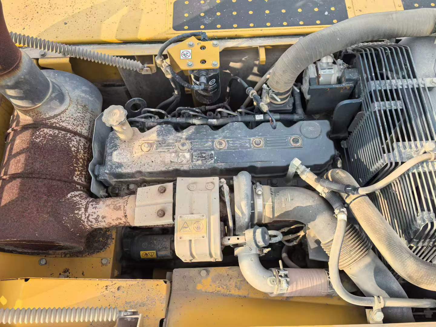 Buy Komatsu PC220-8M0 Used Excavator / 4