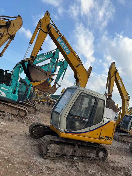 Buy Kato HD307 Used Excavator / 1