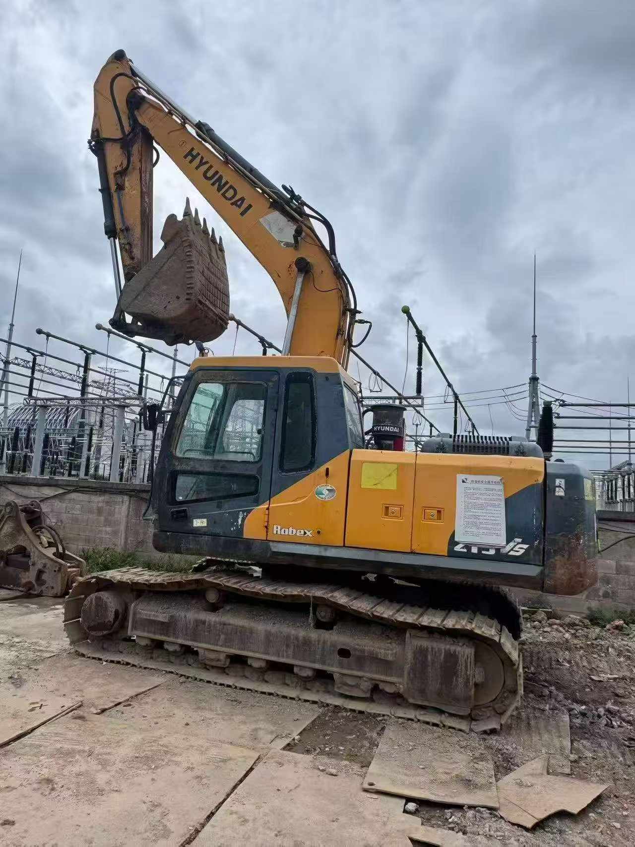 Buy Hyundai R215VS Used Excavator / 7