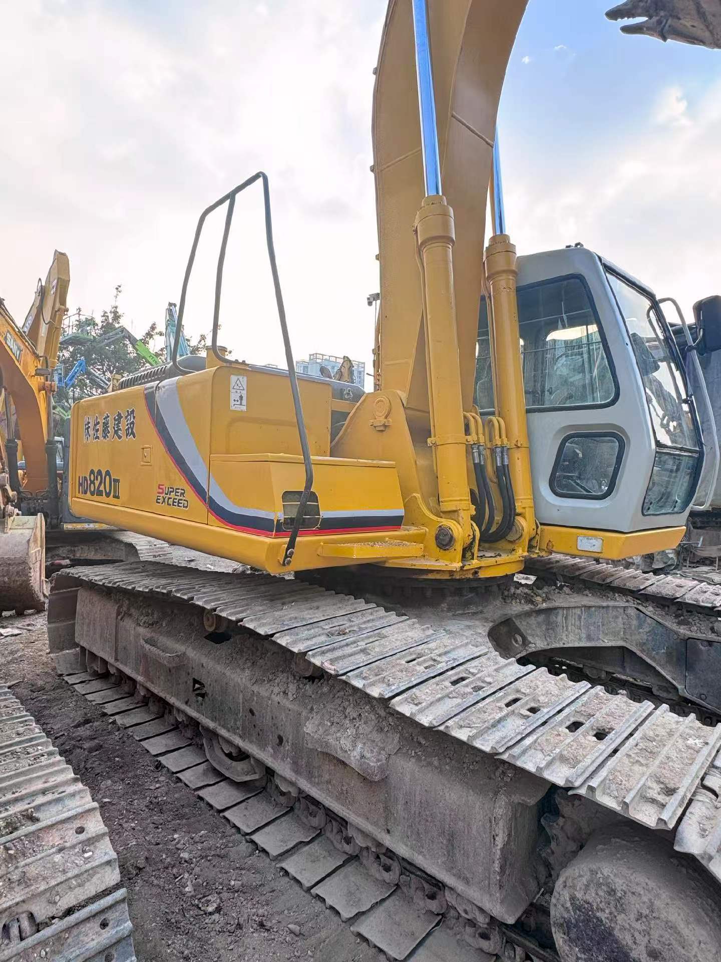 Buy Kato 820-3SP Used Excavator / 3