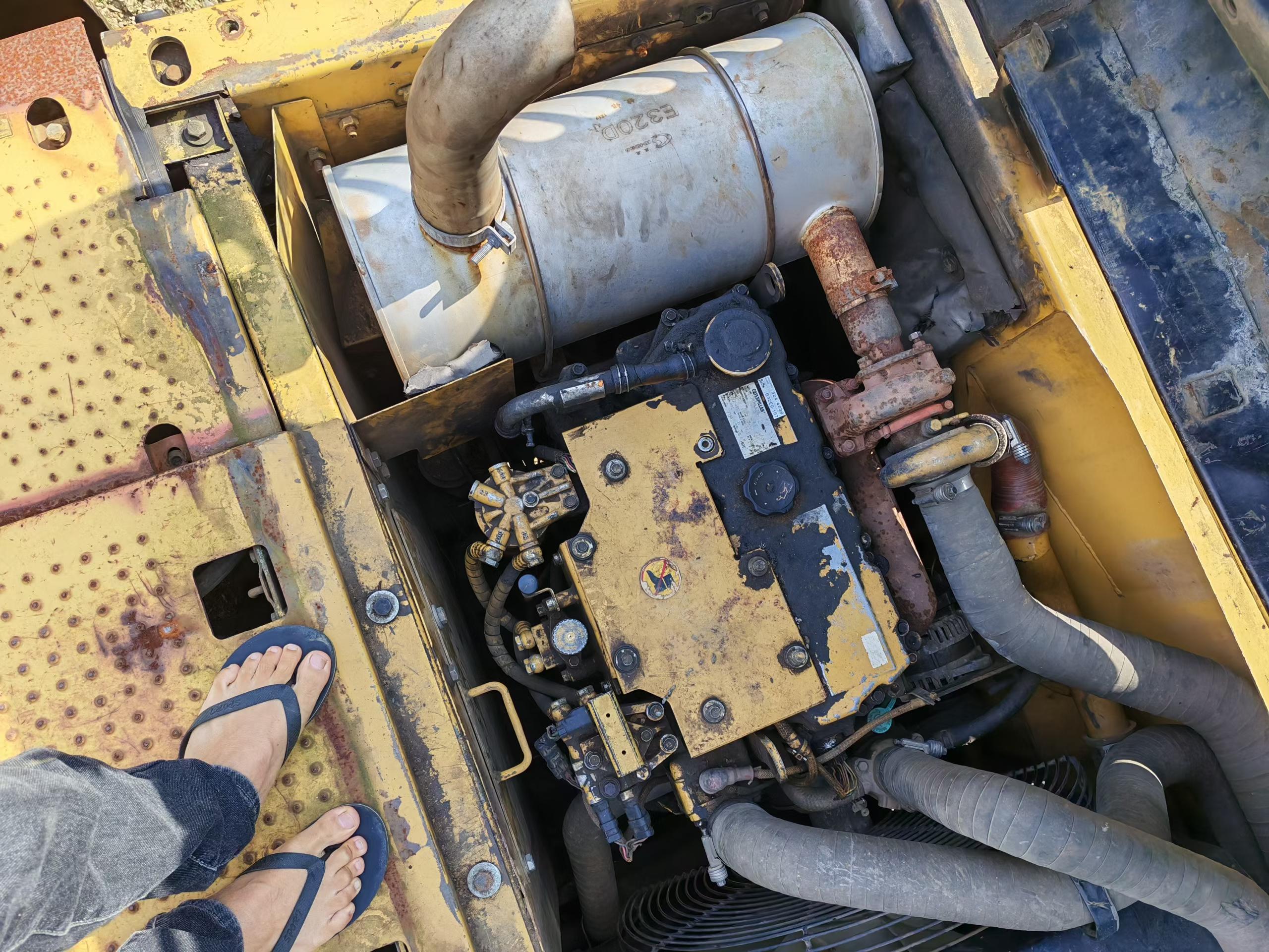 شراء حفارة Caterpillar M318 مستعملة / 3