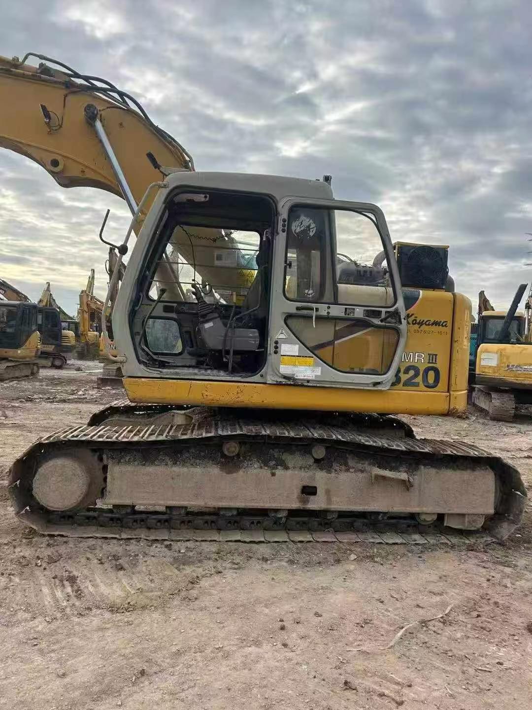 Buy Kato HD823MR-6 Used Excavator / 5