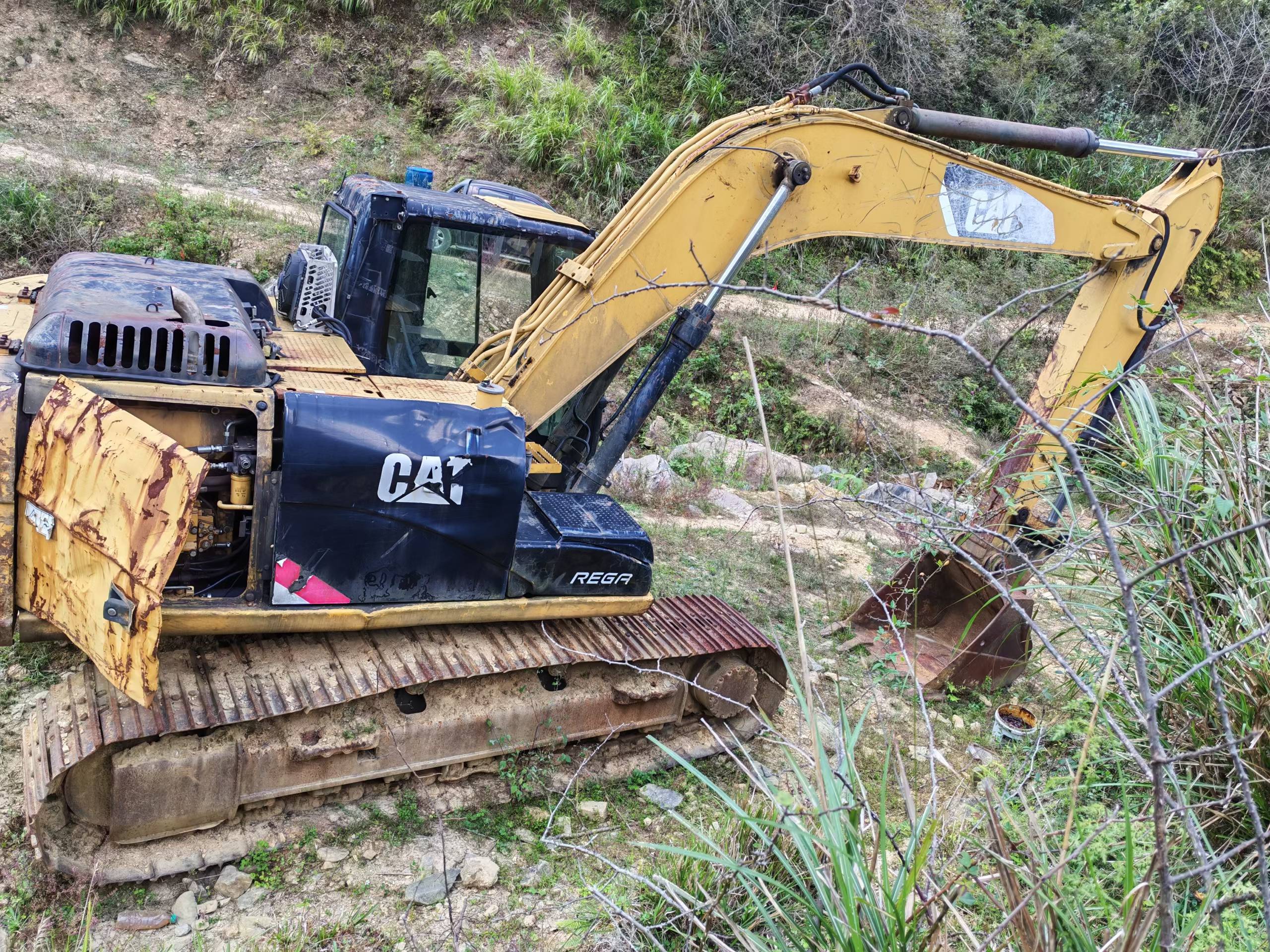 شراء حفارة Caterpillar M318 مستعملة / 8