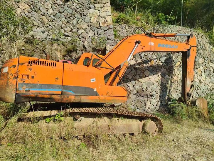 Buy Doosan DH220-7 Used Excavator / 1