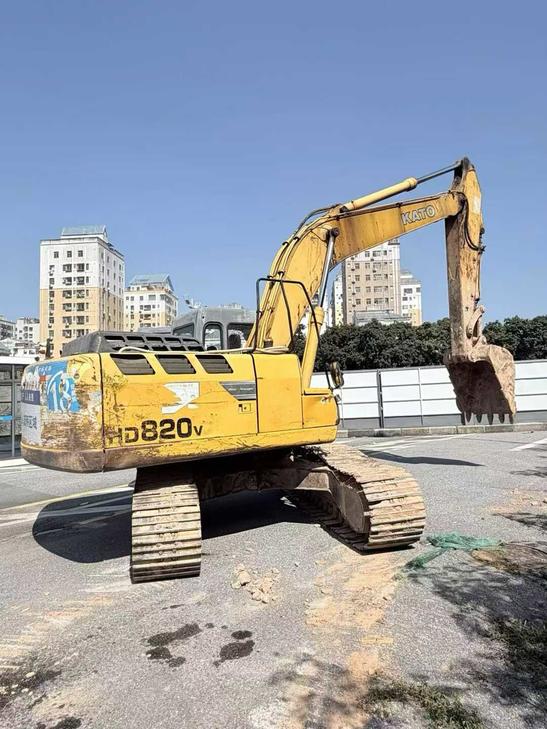 Buy Kato HD820V Used Excavator / 1