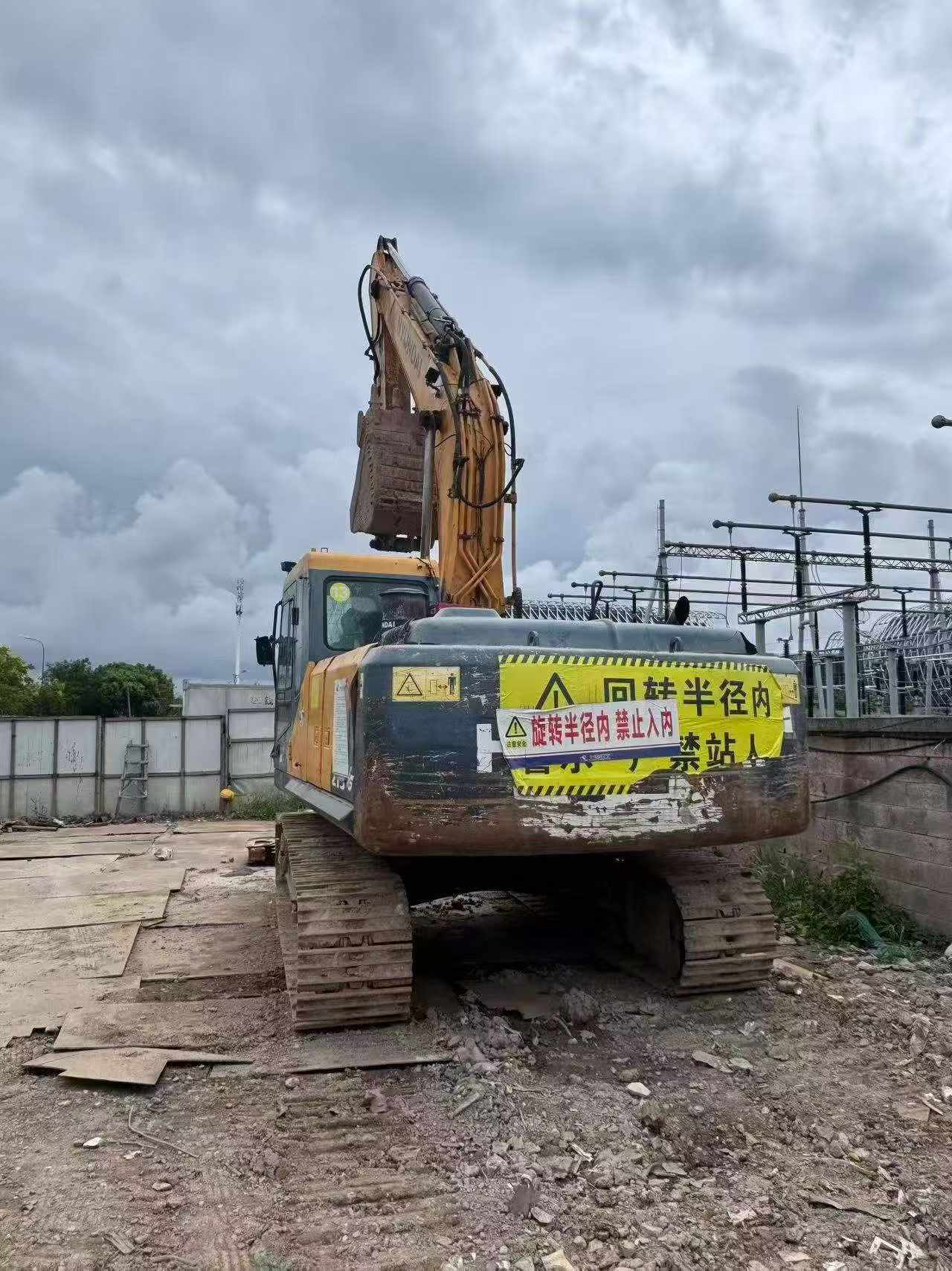 Buy Hyundai R215VS Used Excavator / 4