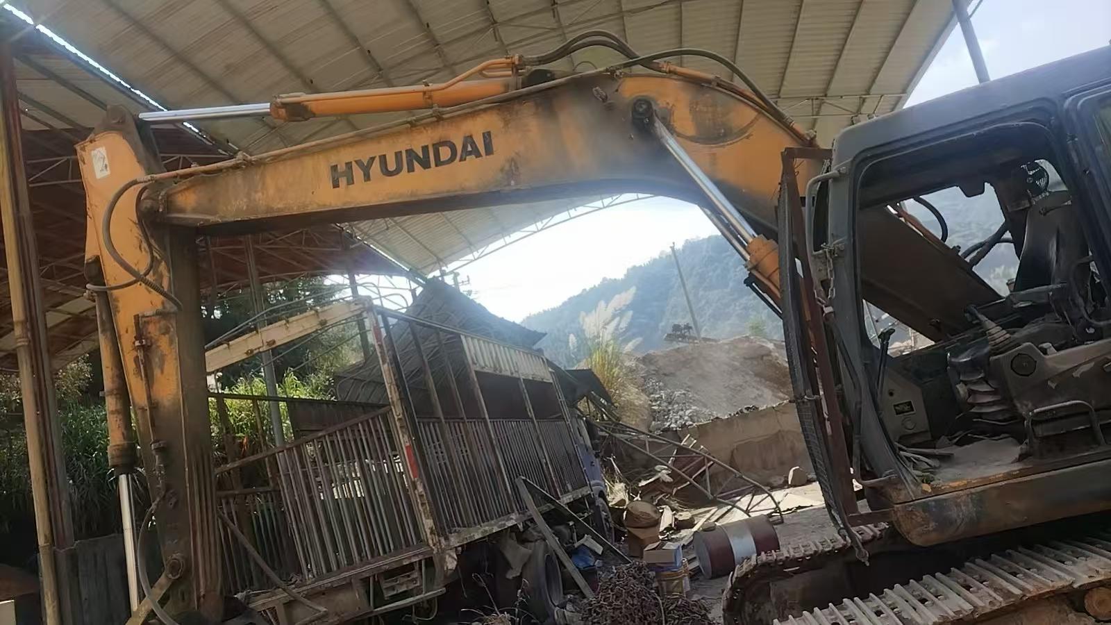 Buy Hyundai R215-7 Used Excavator / 9