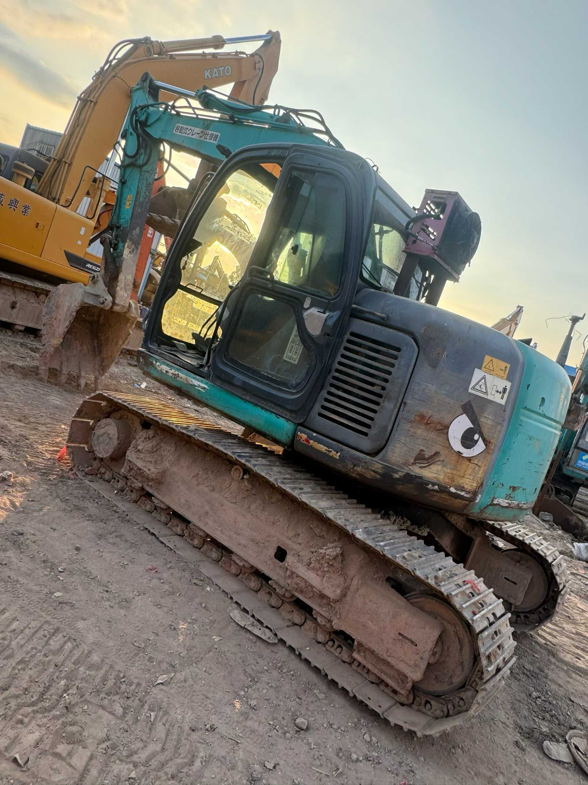 Buy Kobelco SK115SR Used Excavator / 3