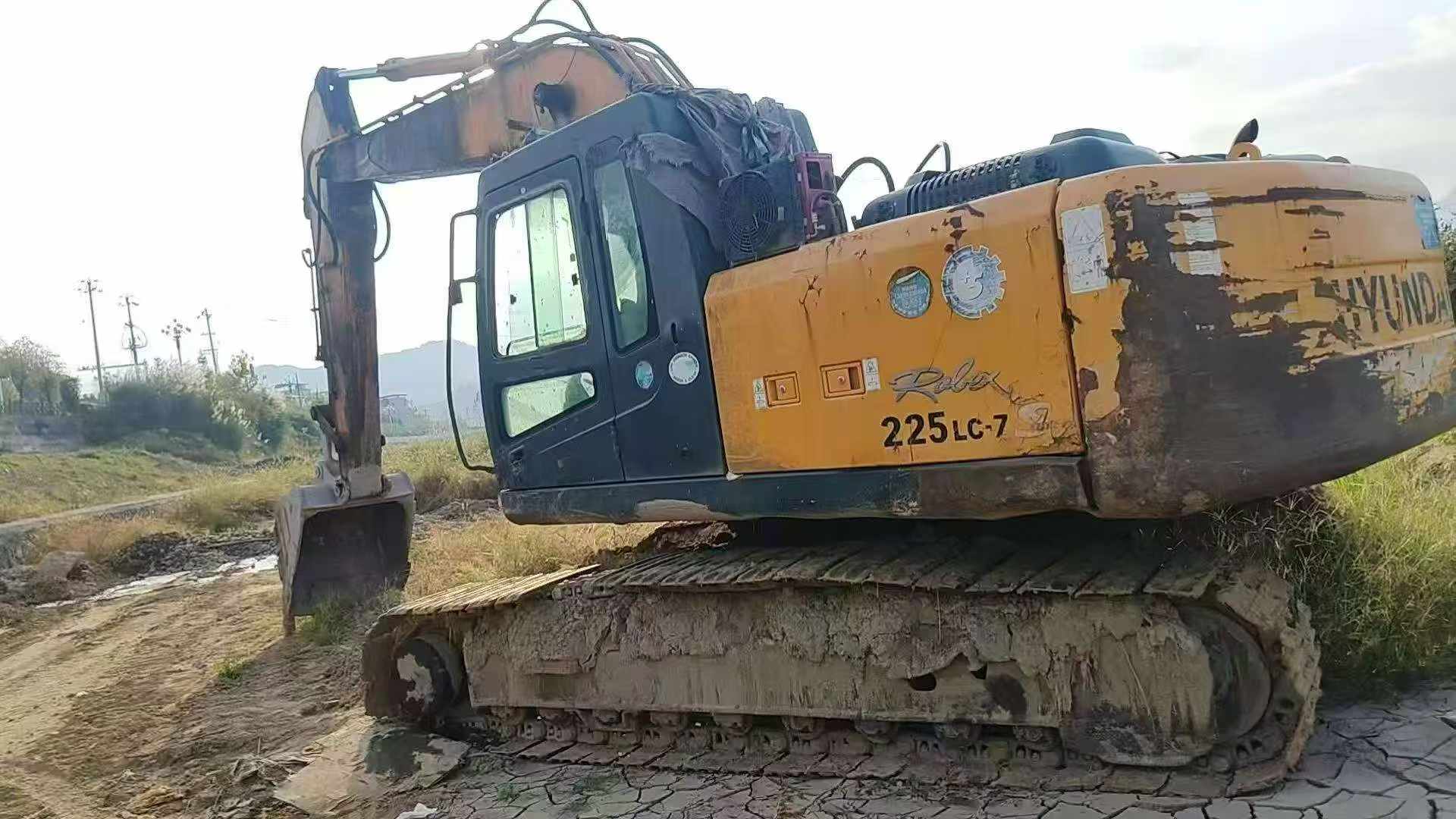 Buy Hyundai R225-7 Used Excavator / 7