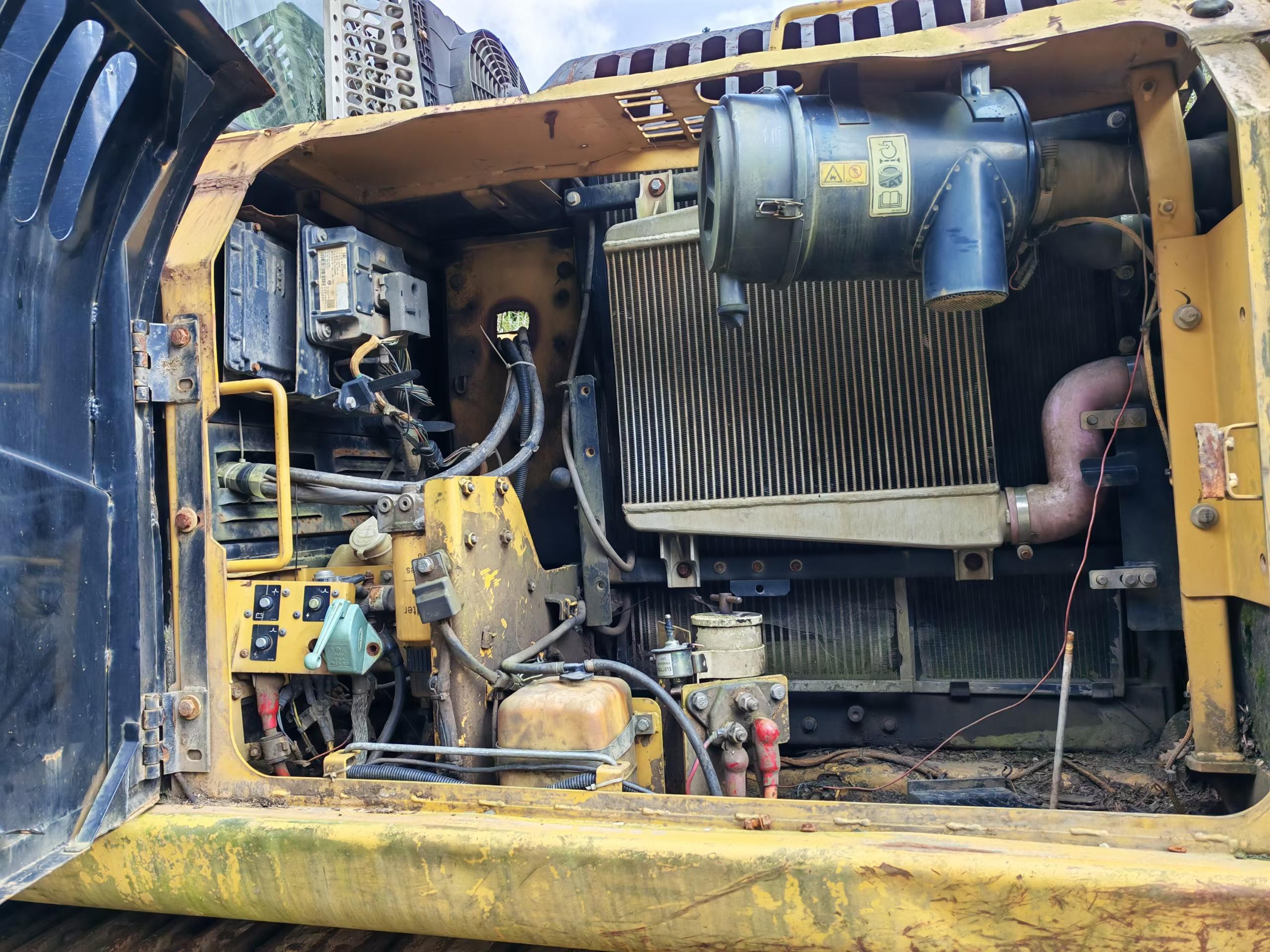 شراء حفارة Caterpillar M318 مستعملة / 4