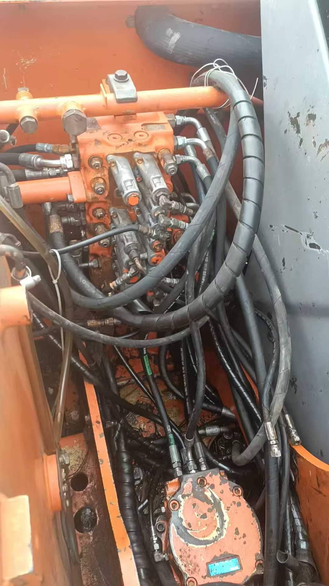 شراء حفارة Hitachi ZX60 مستعملة / 3