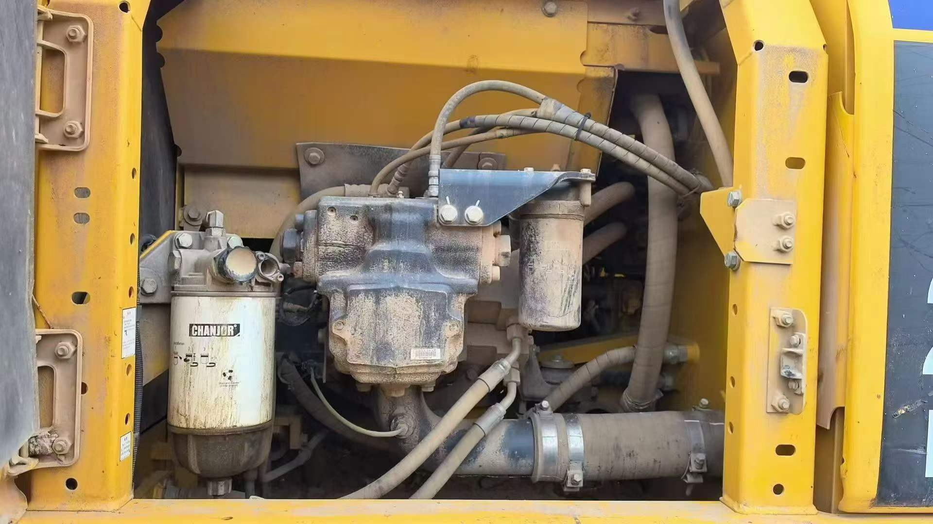 Buy Komatsu PC220-8M0 Used Excavator / 6