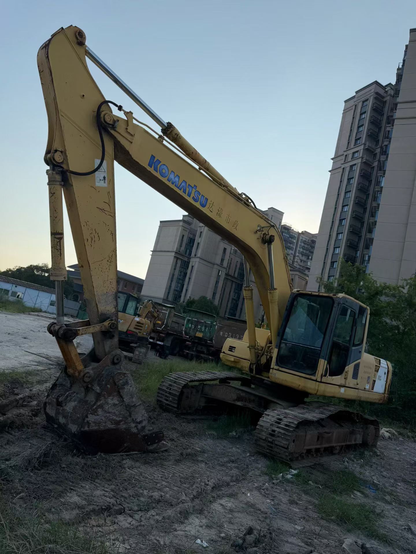 Buy Komatsu PC220-8 Used Excavator / 6