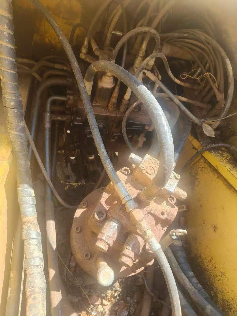 Buy Kobelco SK200 Used Excavator / 4