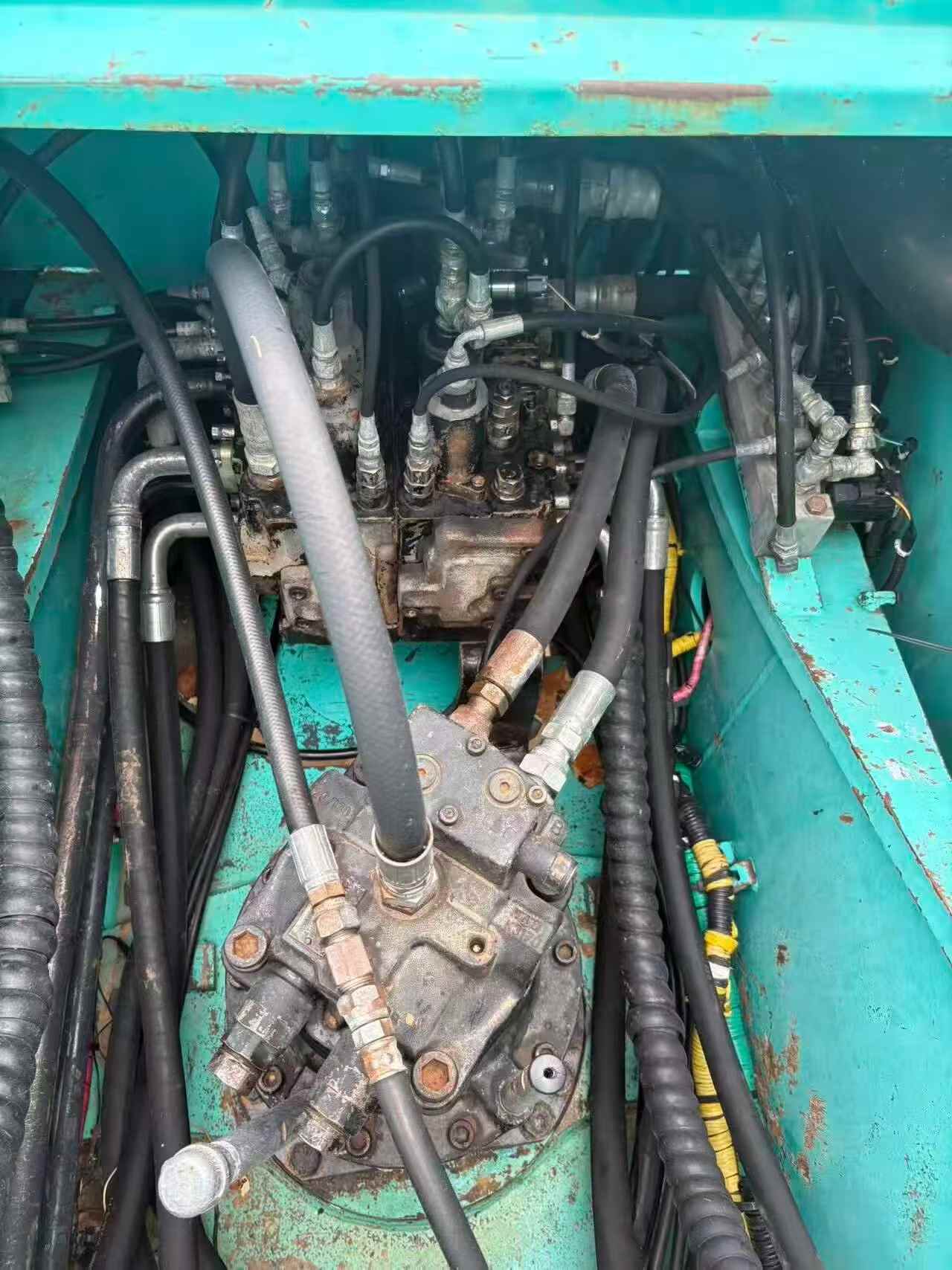 Buy Kobelco SK200-2 Used Excavator / 4
