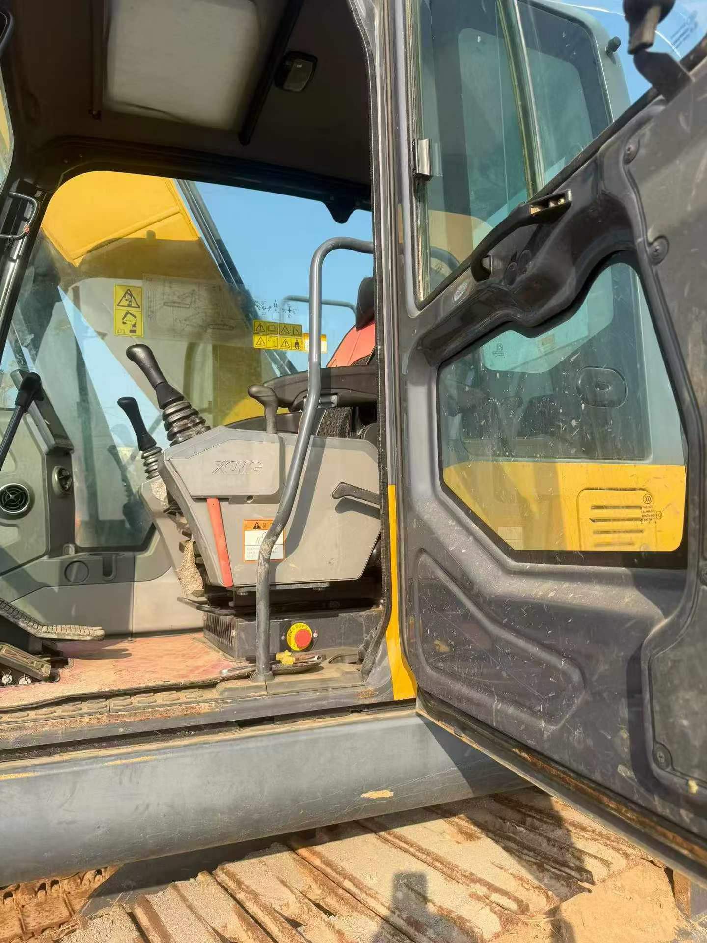 شراء حفارة XCMG XE205DA مستعملة / 3
