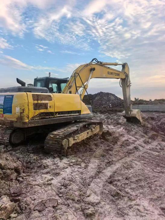 Buy Sumitomo SH210-5 Used Excavator / 1