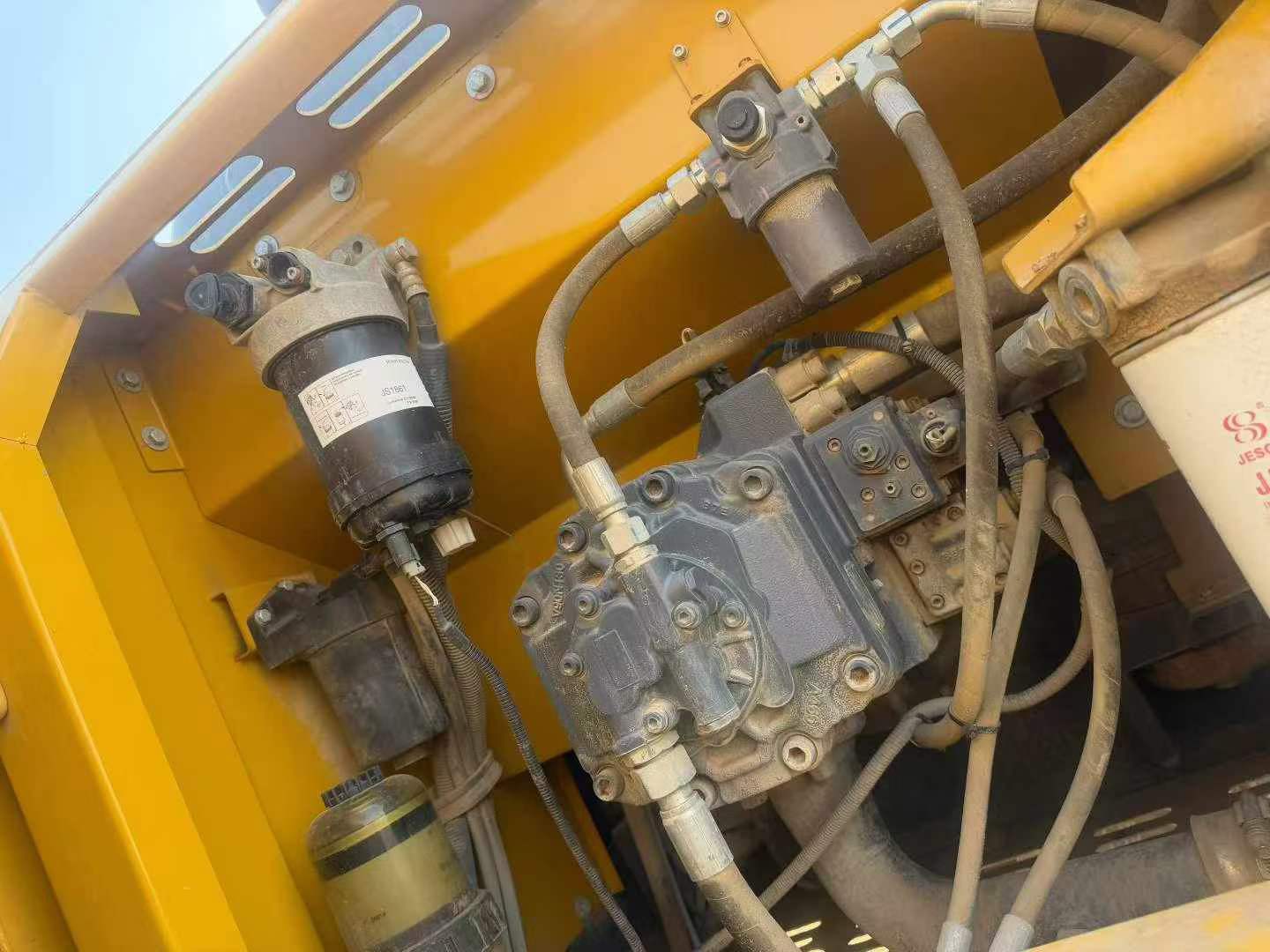 شراء حفارة XCMG XE205DA مستعملة / 4